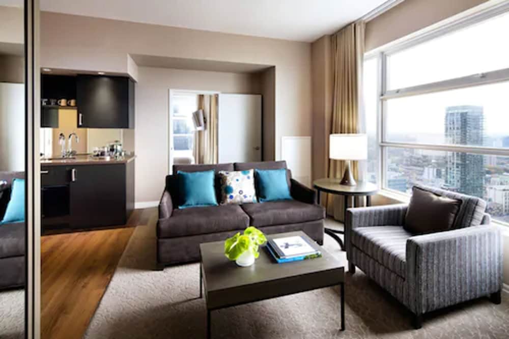 One King West Hotel Residence 48/63