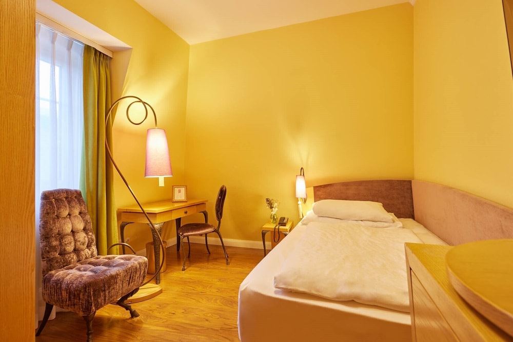 DELUXE, SINGLE, SINGLE BED