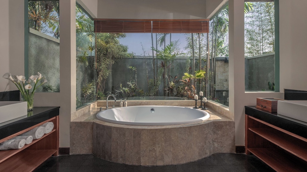 THE SHANTI RESIDENCE AND RESORT 66/66