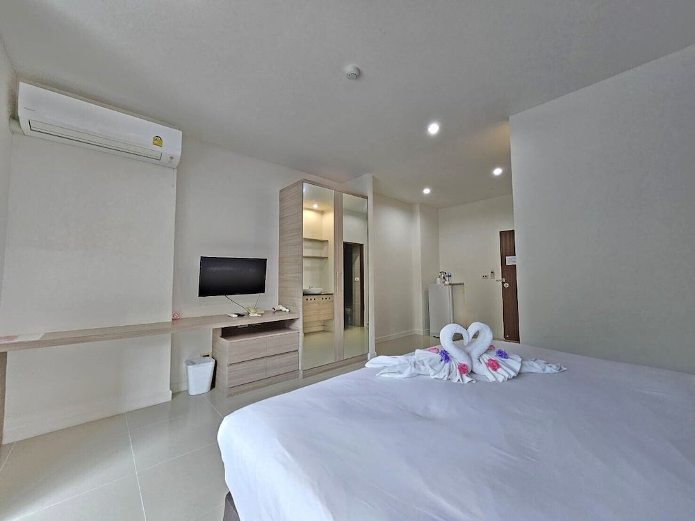 S4 Nai Yang Beach 18/45