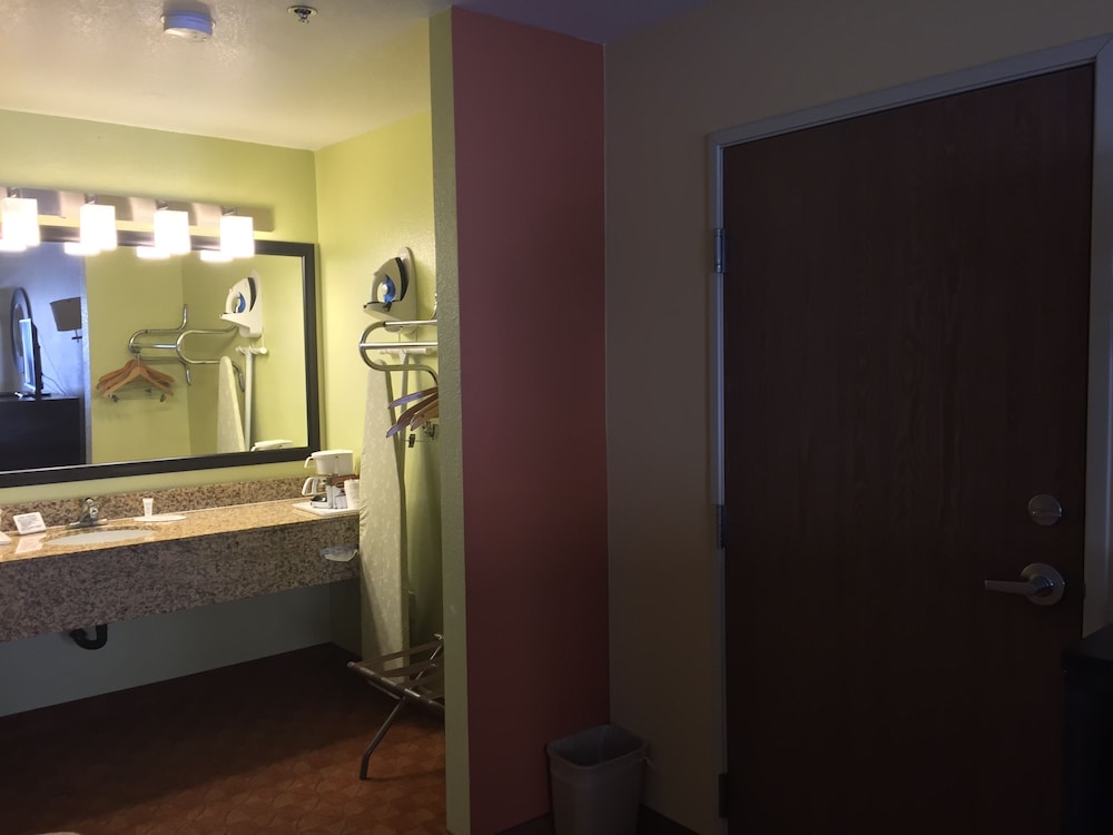 Days Inn by Wyndham Globe, Arizona 14/21