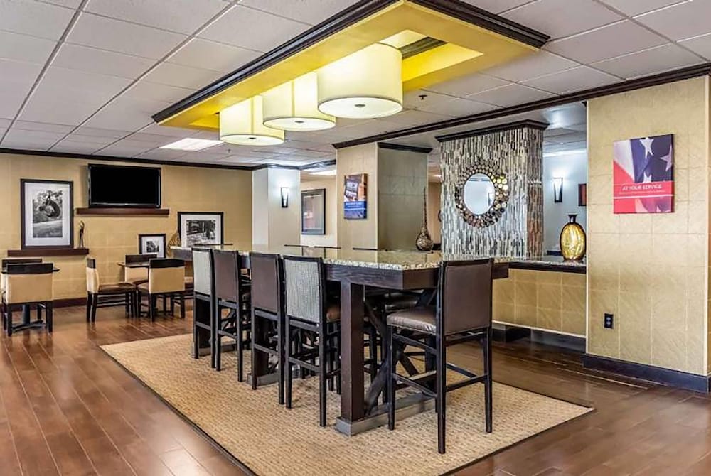 Wingate by Wyndham Conway, AR 36/52