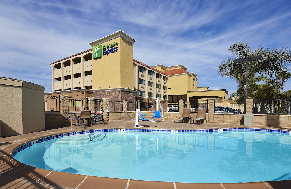 Holiday Inn Express San Diego South National City 5/73