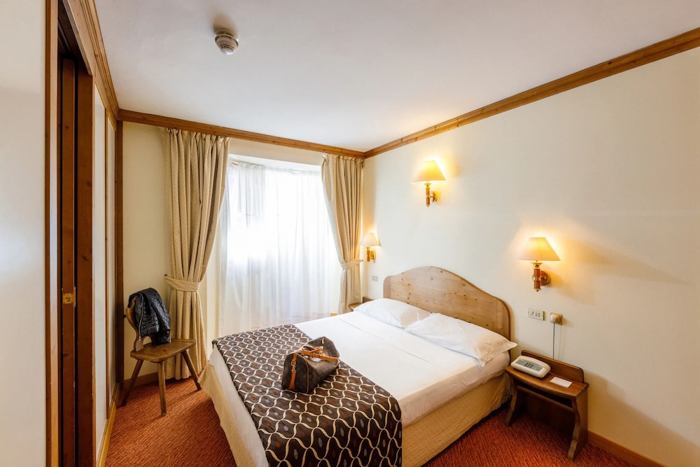 غرفة سوبيريور بسرير مزدوج أو سريرين منفصلين بإطلالة على الجبل، Hotel Alaska Cortina 5/9