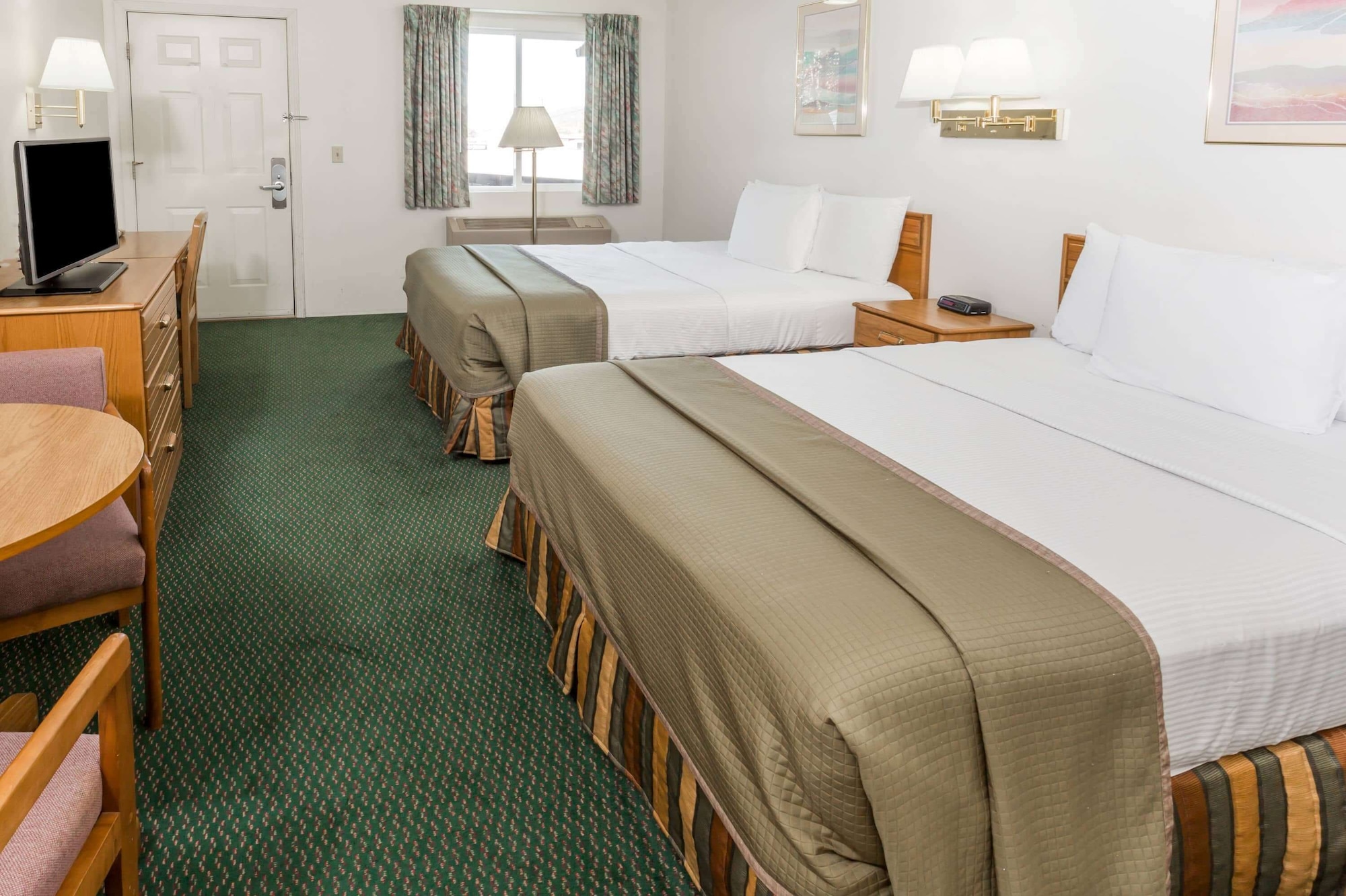Efficiency, 2 Queen Beds