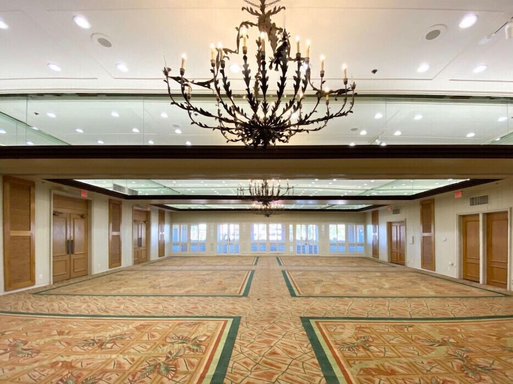 Atrium Hotel at Orange County Airport 22/61