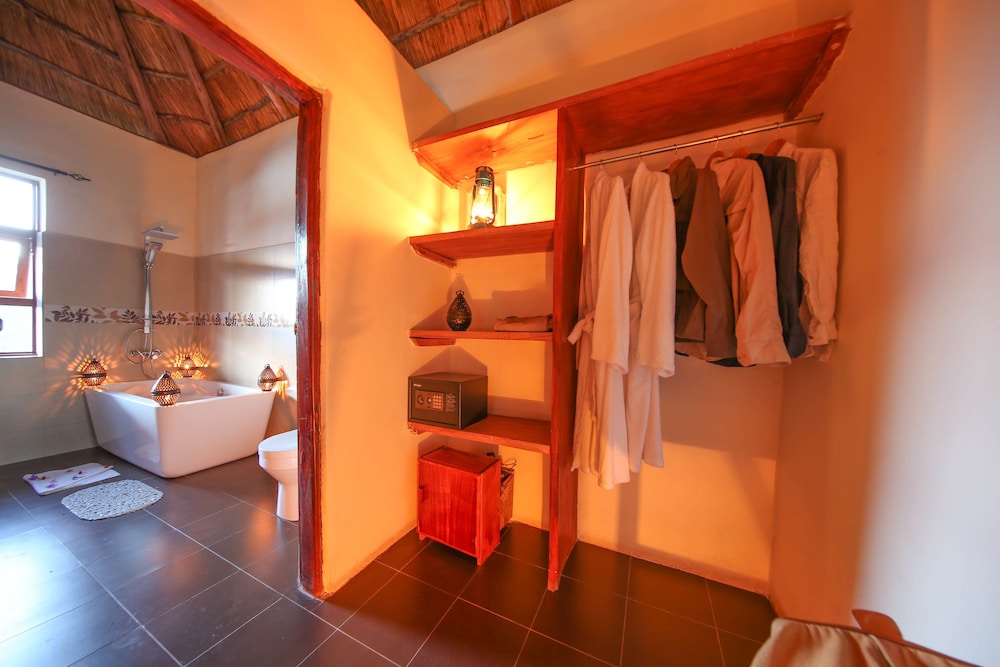 Crater Safari Lodge 48/50