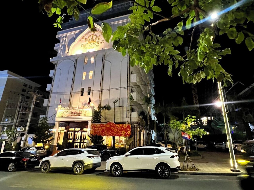 Aristocrat Residence Hotel 71/80