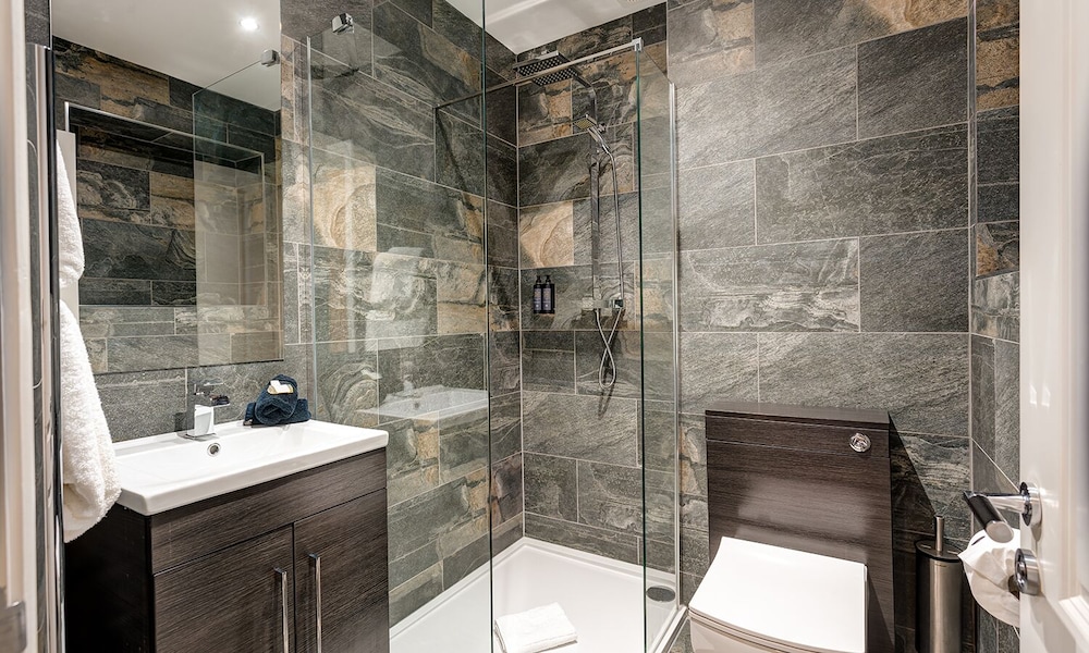 2 Bedrooms, Signature, Apartment, 1 King and 1 Single Beds