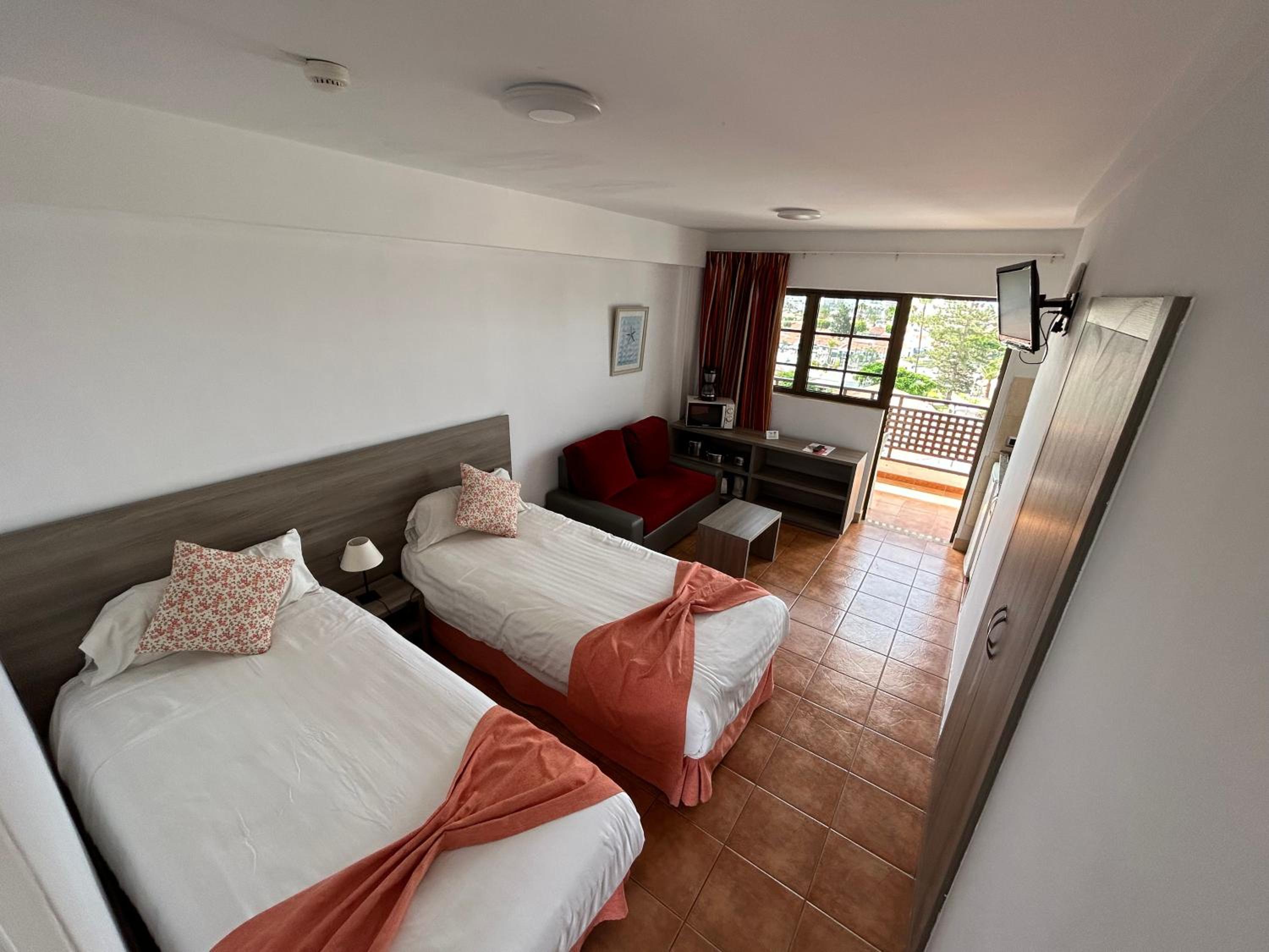 Studio, Single Bed