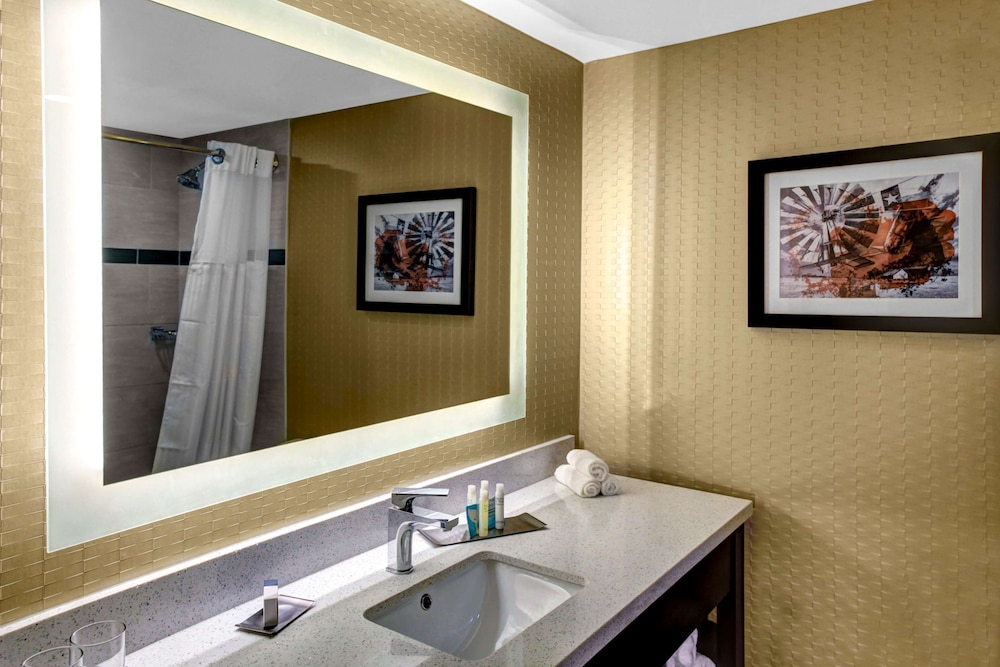 Doubletree By Hilton Hotel Arlington Dfw South 22/45