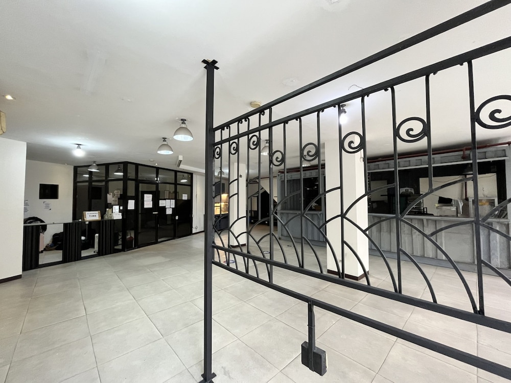 Junction Hostels 6/50