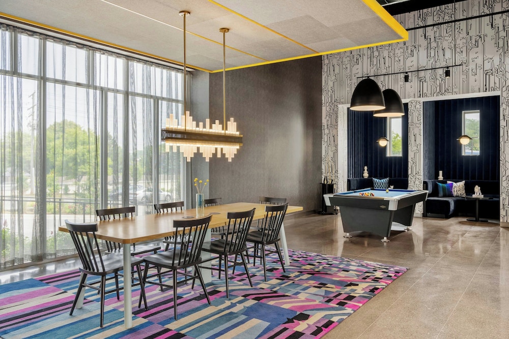 Aloft Chicago Schaumburg 21/32