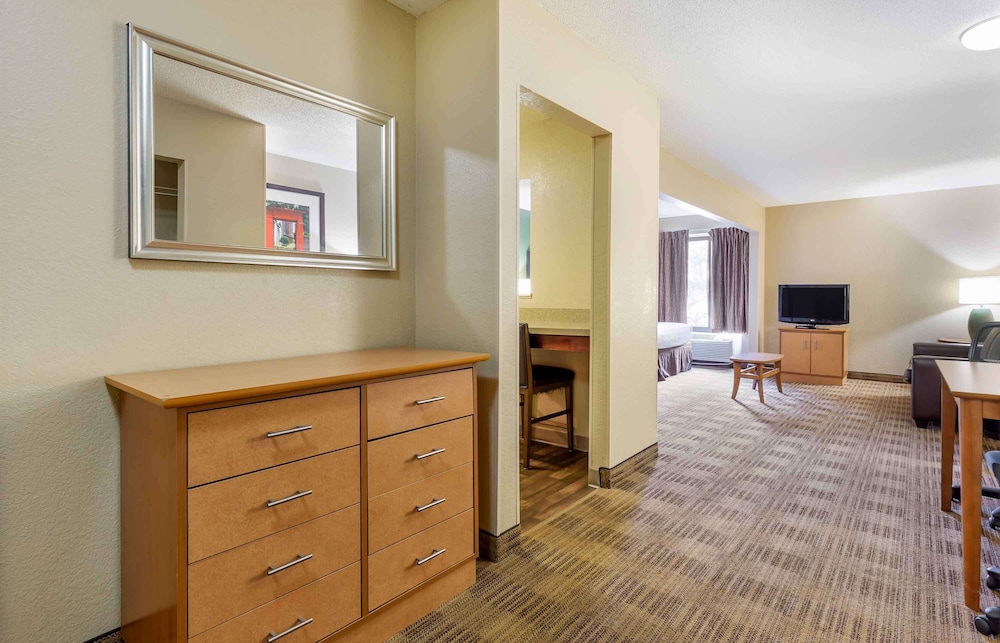 Extended Stay America - Raleigh - Cary - Regency Parkway S 36/47