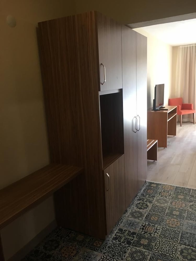 Begonville Hotel 24/50