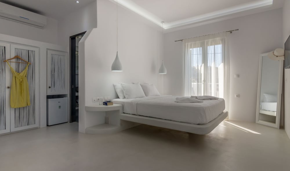 DELUXE, SUITE, SEA VIEW, JETTED TUB