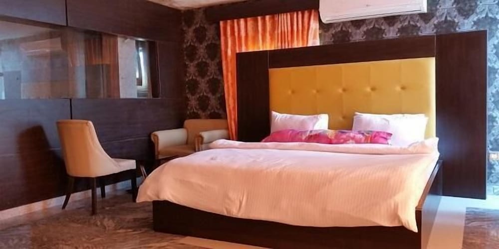 Paris Suites 32/64