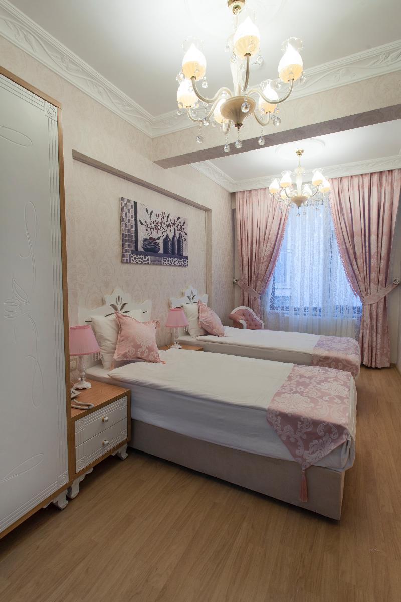 Superior, Single, 1 Queen and 1 Single Bed