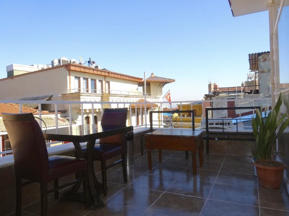 Avrasya Hostel 35/50