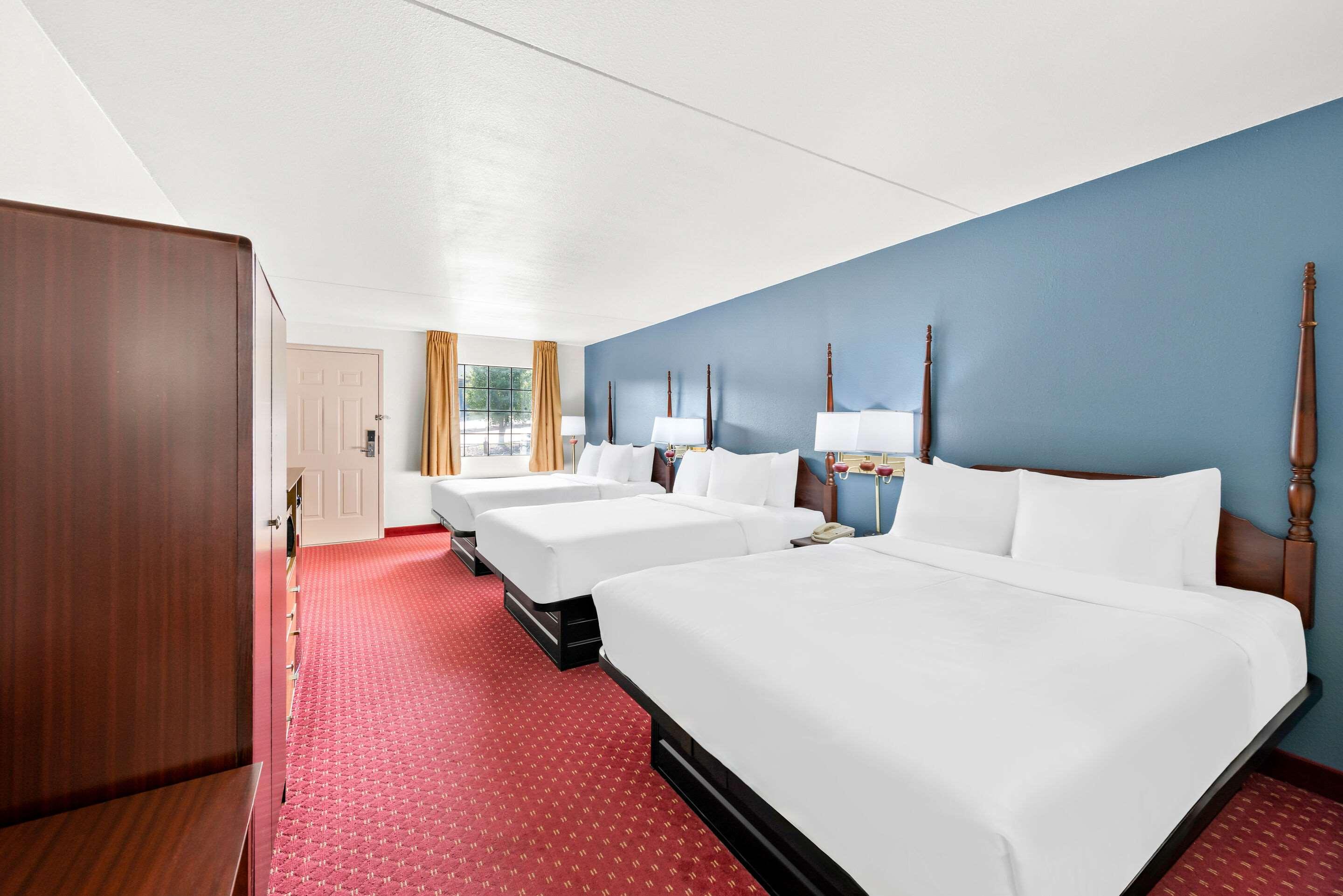 EFFICIENCY, SUITE, KING AND TWIN BEDS
