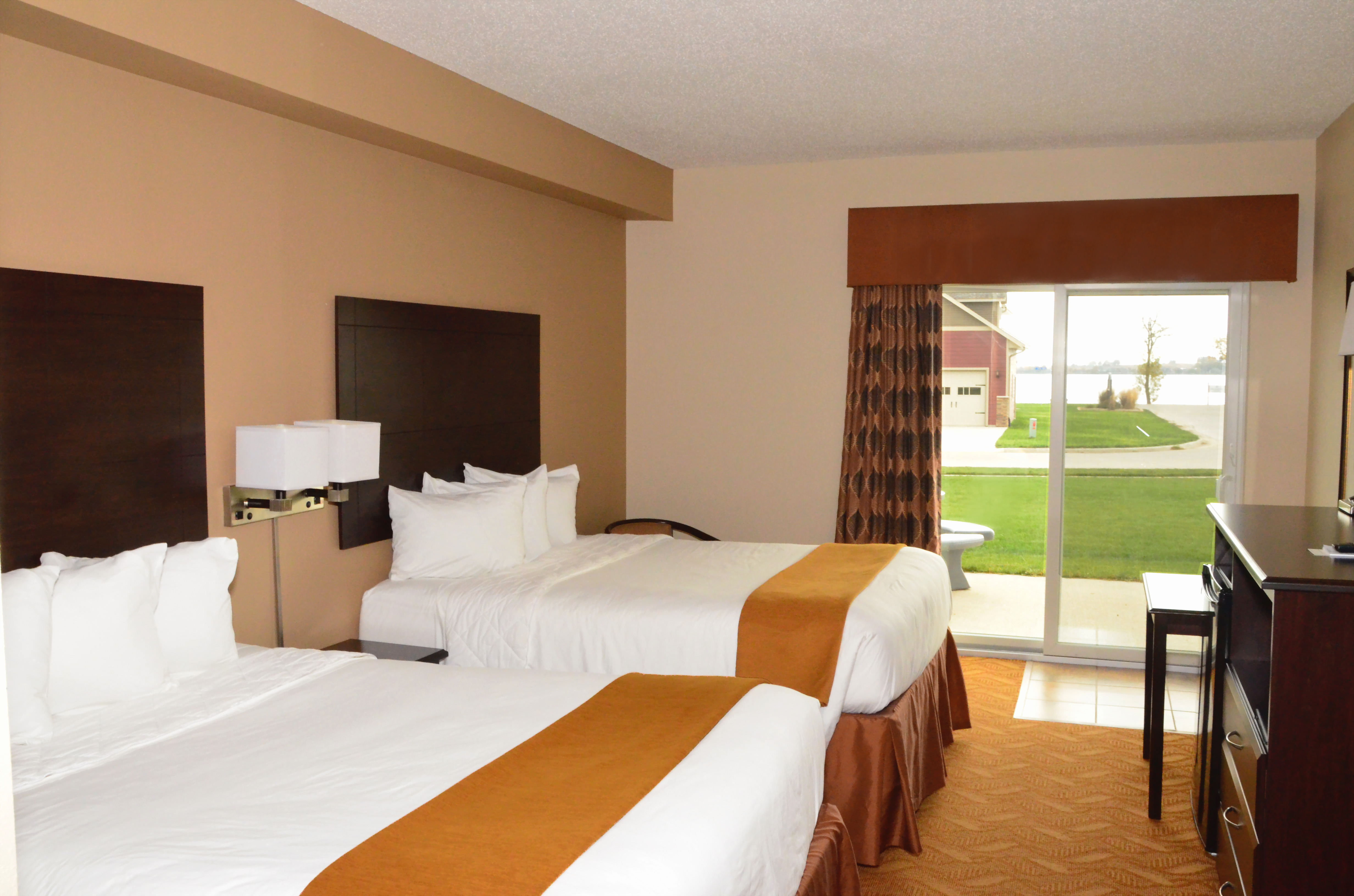 Cobblestone Inn & Suites - Lake View 8/27