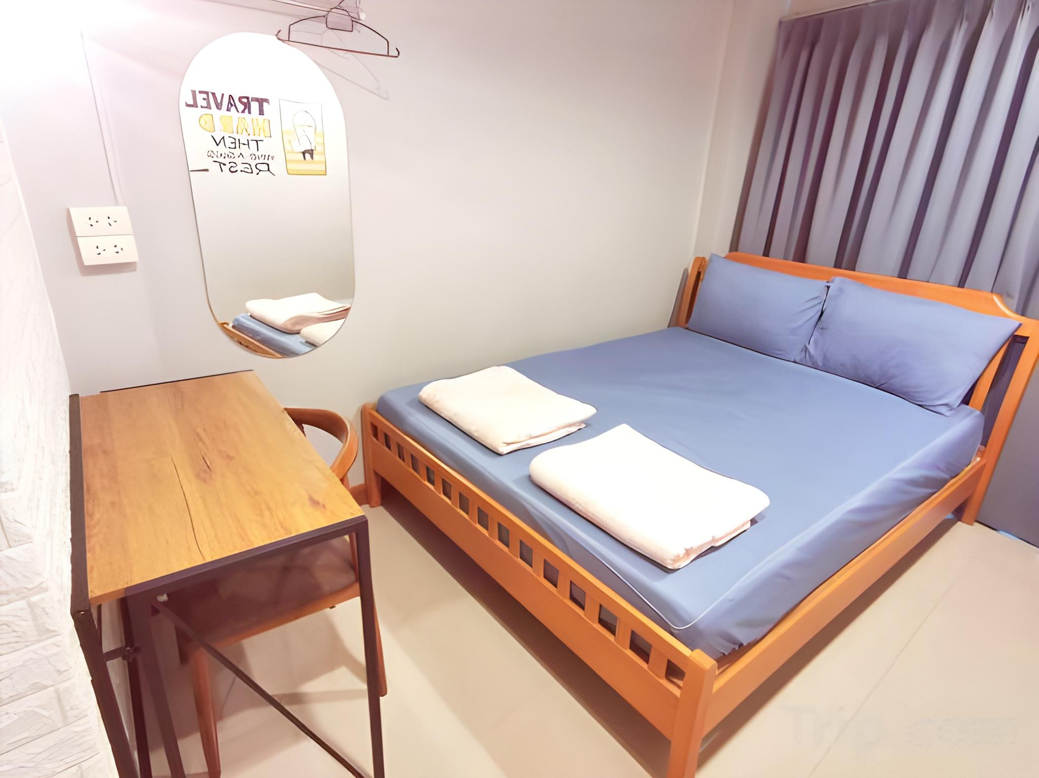 Private, Queen Bed, Shared Bathroom