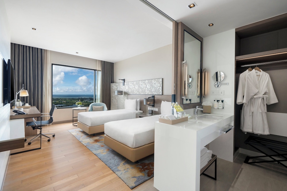 Holiday Inn & Suites Rayong City Centre in RAYONG