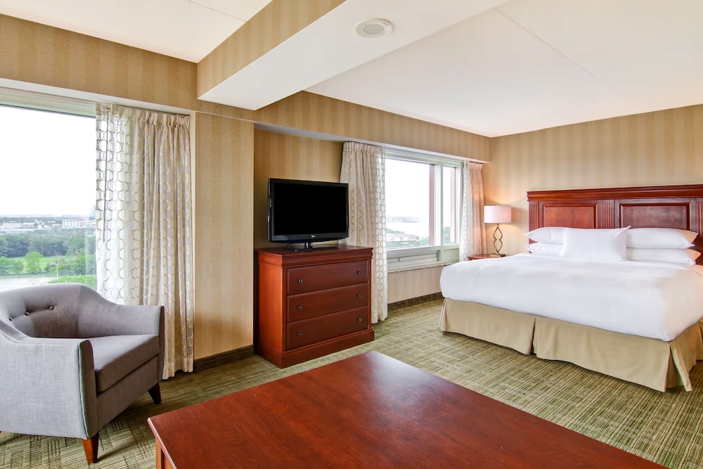 1 Bedroom, Suite, King Bed, Falls View, Sofa