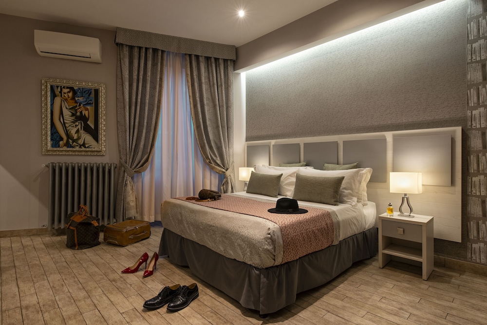 Five Rooms Rome 11/63