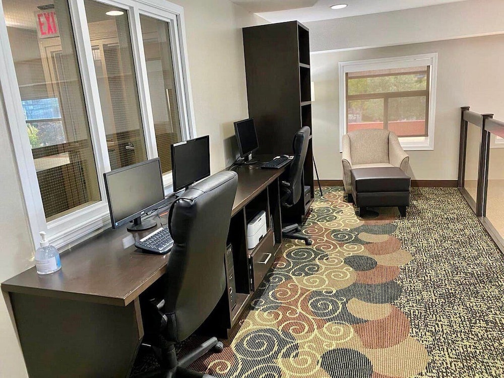 Best Western Plus Osoyoos Hotel And Suites 45/50