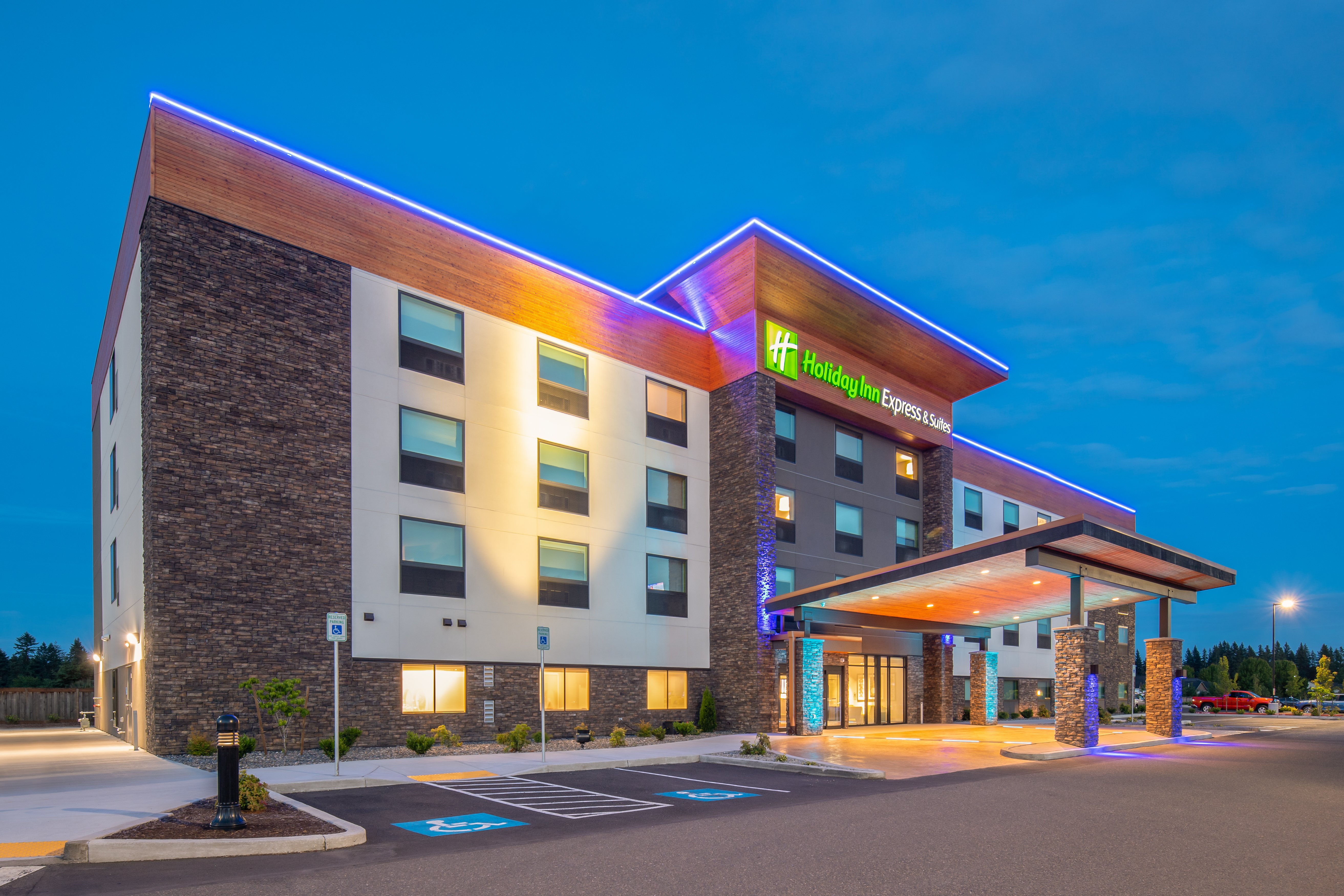 Holiday Inn Express Suites Camas Vancouver 4/33