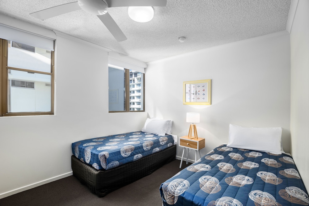 3 BEDROOMS, APARTMENT, BEACH FRONT