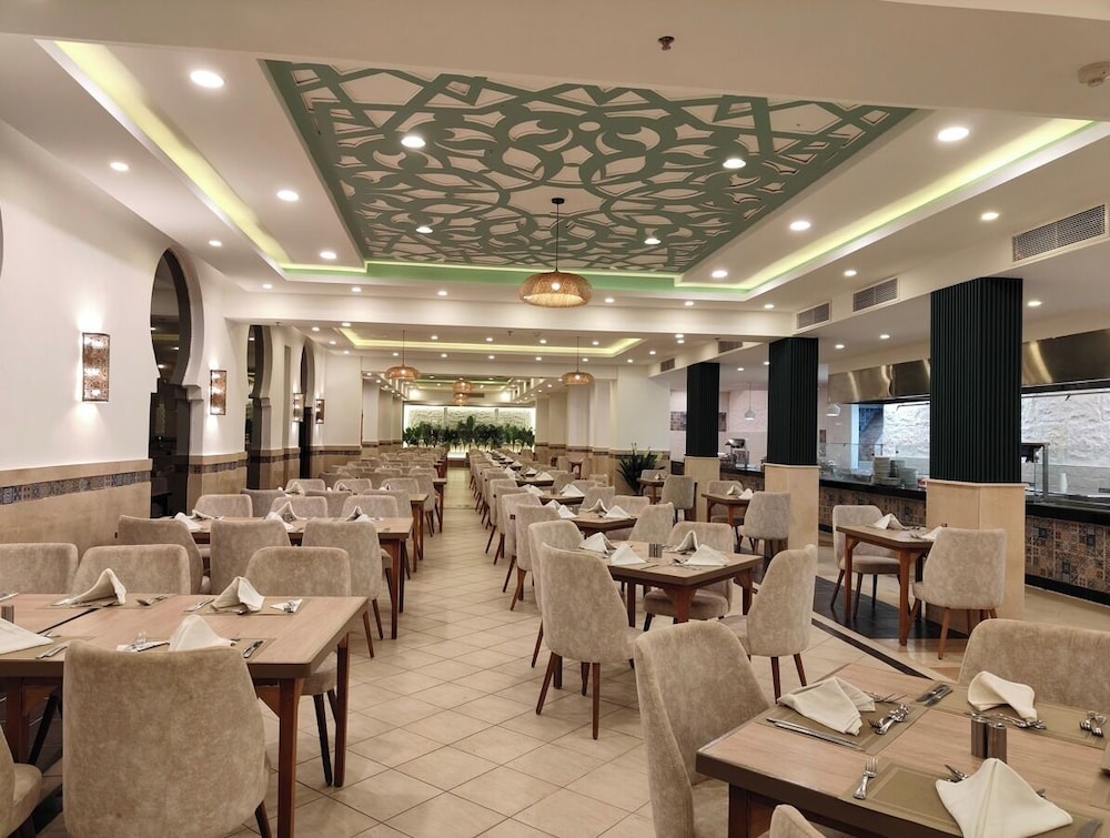 restaurant cafeteria