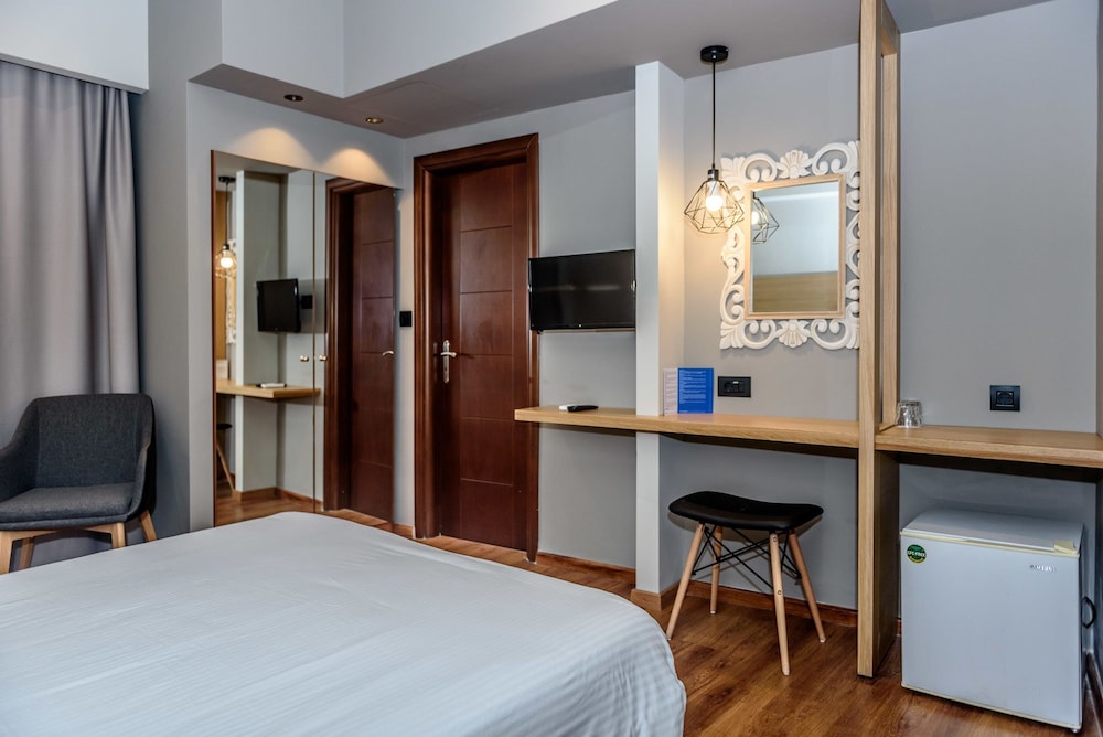 Agamemnon Hotel 19/67