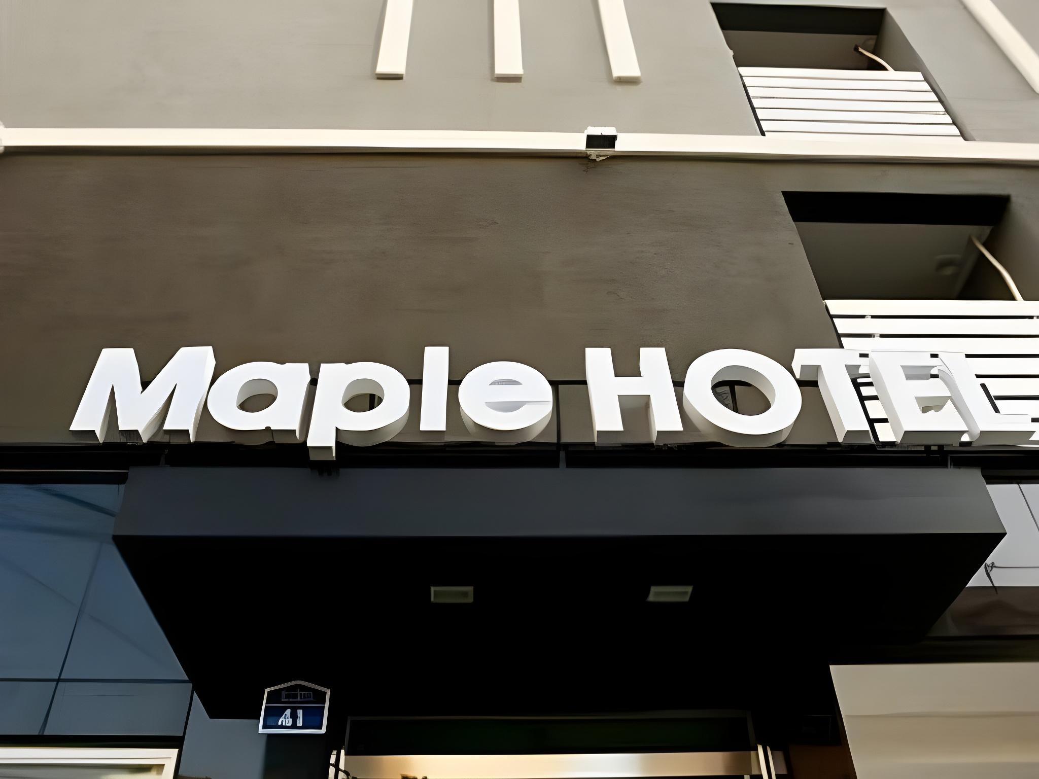 Hotel Maple 2/27