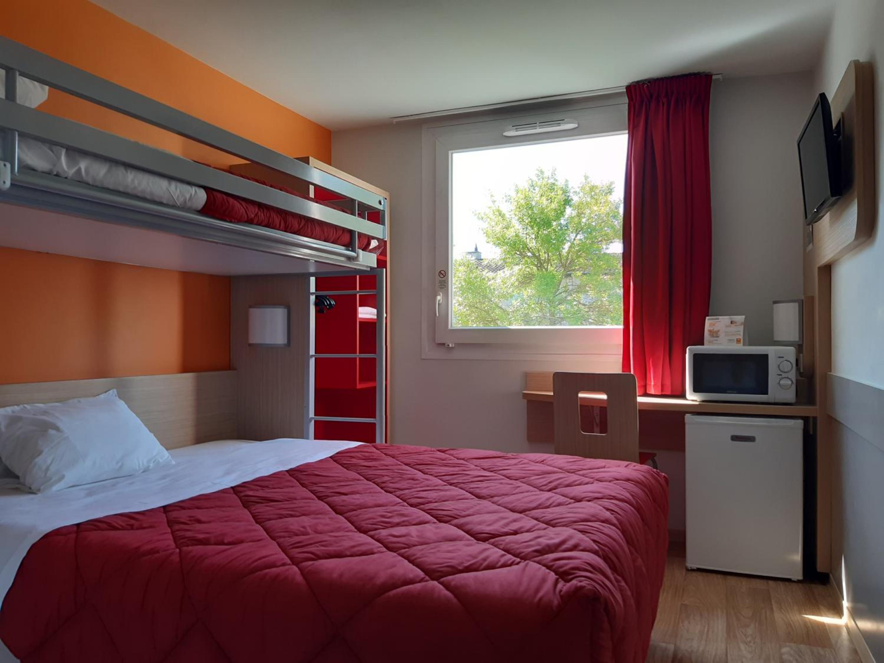 Plus, Comfort, 1 Double and 1 Single Bed