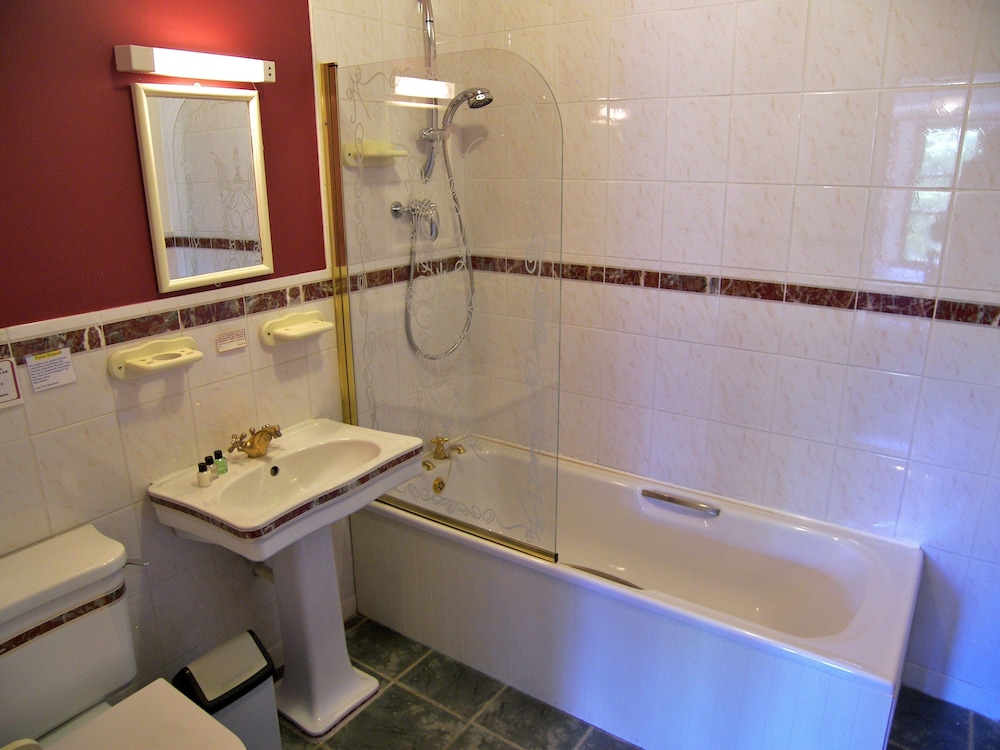 Rosemount Hotel 12/57