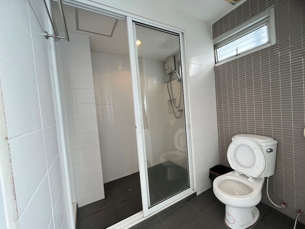 Laemchabang City Hotel 48/50
