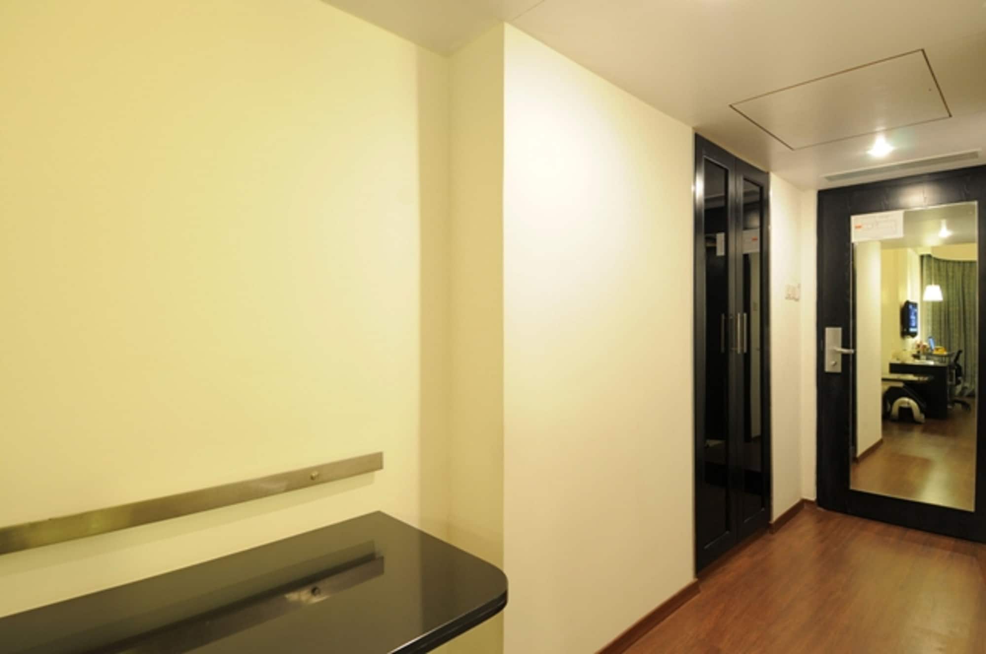 BUSINESS, SUITE