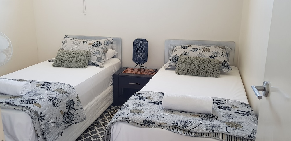 ROYAL PALM RESORT 30/80