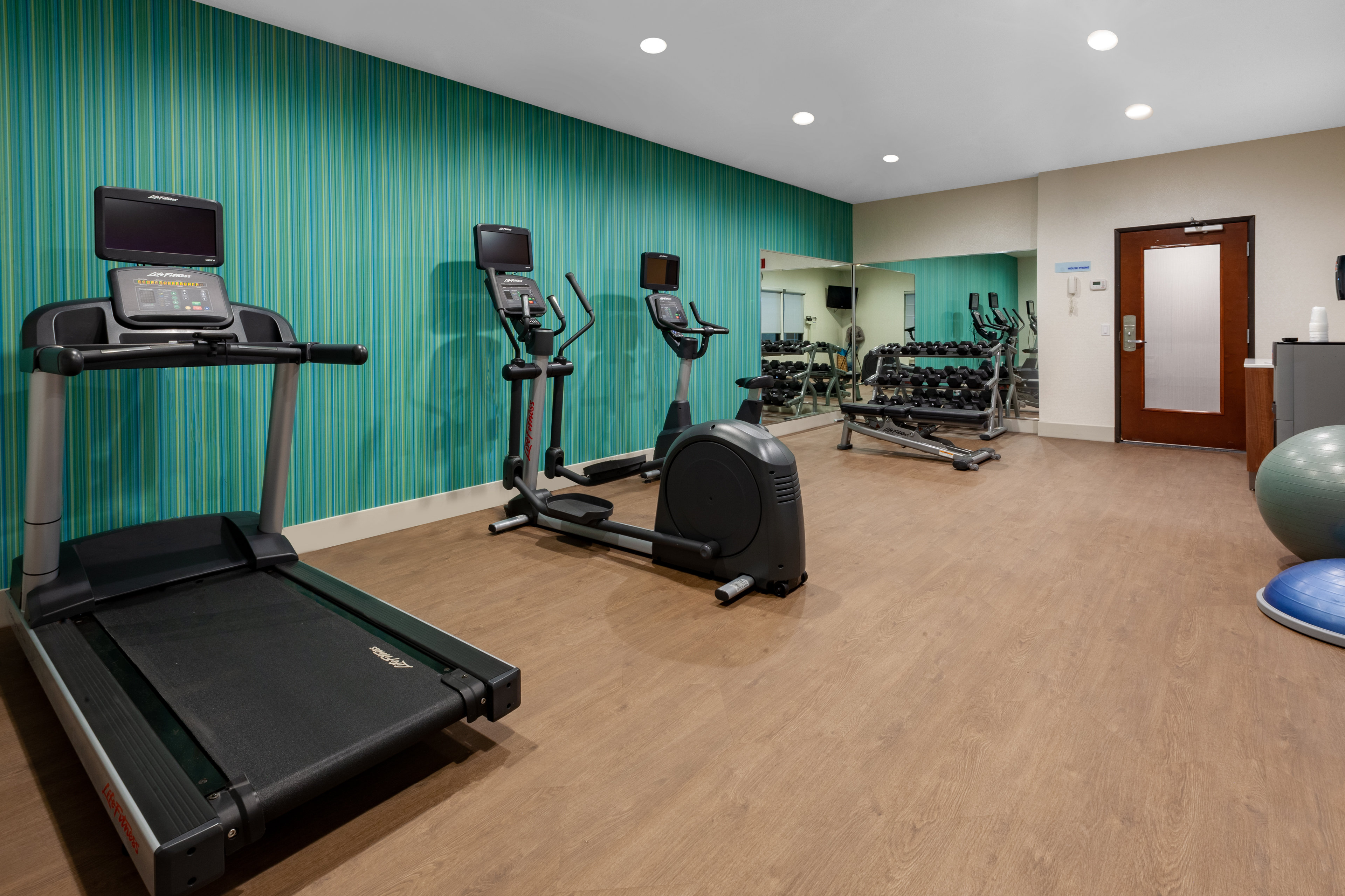 Holiday Inn Express Hotel Suites Woodhaven 41/59