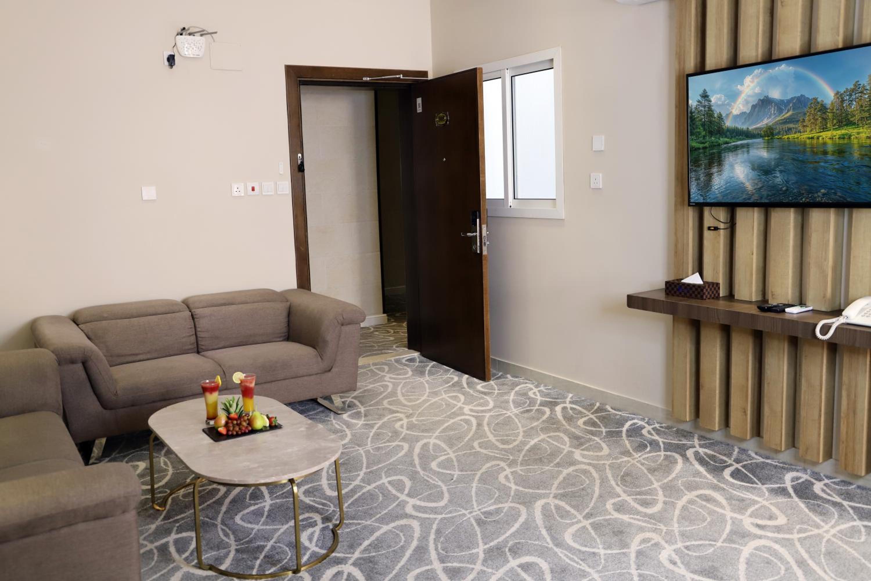 أجنحة صن رايز(Sunrise Suites) 8/17