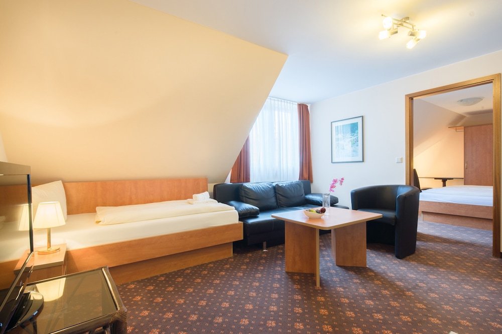 Maximilian Hotel & Apartments Weil am Rhein / Basel 14/29