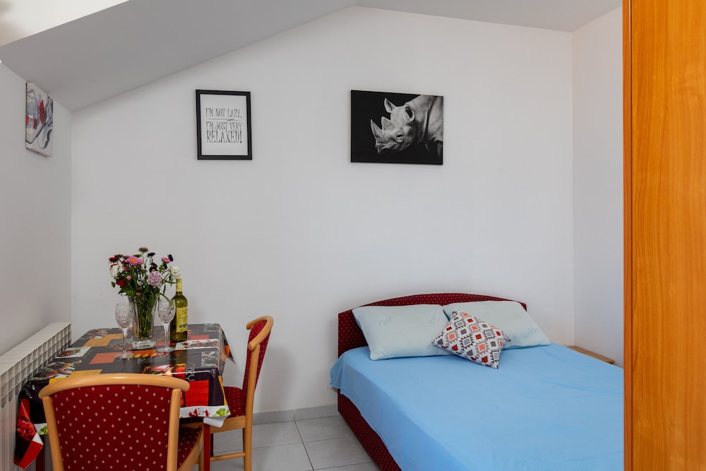 VILLA VALJALO 12/50