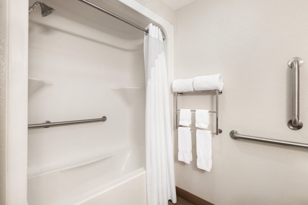 Holiday Inn Express & Suites Pembroke Pines-Sheridan St 52/54