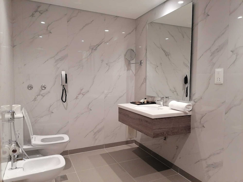 Gloria Hotel and Suites 26/28