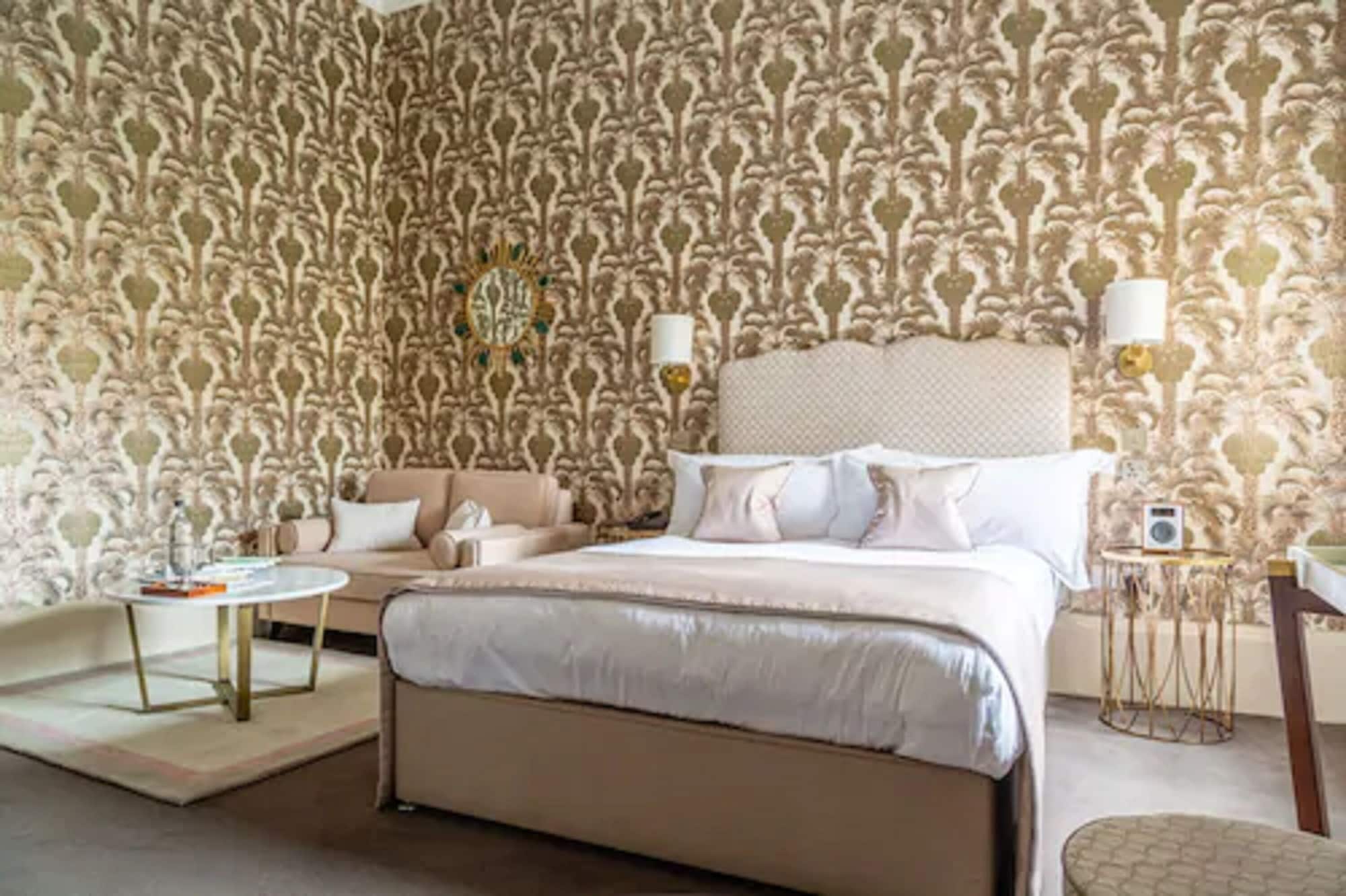 SUPERIOR, DOUBLE BED