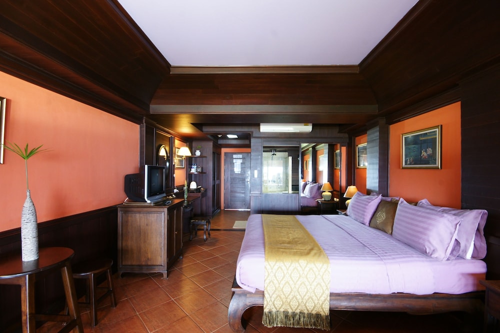Sea Breeze Resort 12/68