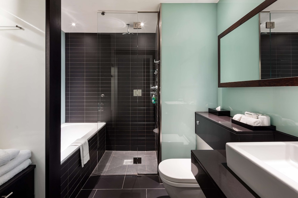 Radisson Blu Hotel, London Canary Wharf East 24/74
