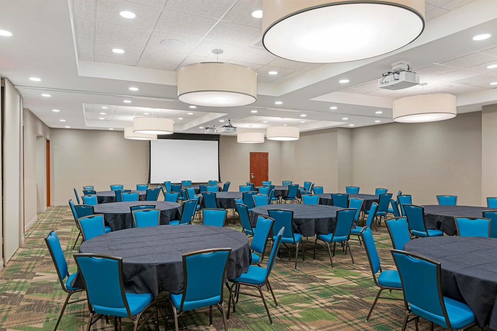 Drury Inn & Suites St Louis Brentwood 40/50